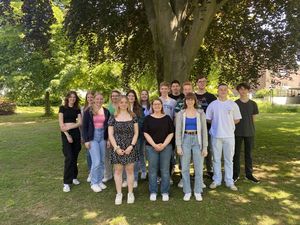 Schülerinnen und Schüler der Q1 (Jahrgangsstufe 11) im Schuljahr 2022/23 vom Städtischen Gymnasium Erwitte (Foto: Wiebke Finster)