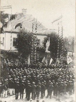 Einweihung des Kriegerdenkmals im Jahr 1907 (Foto: Heimatverein Erwitte e.V.)  