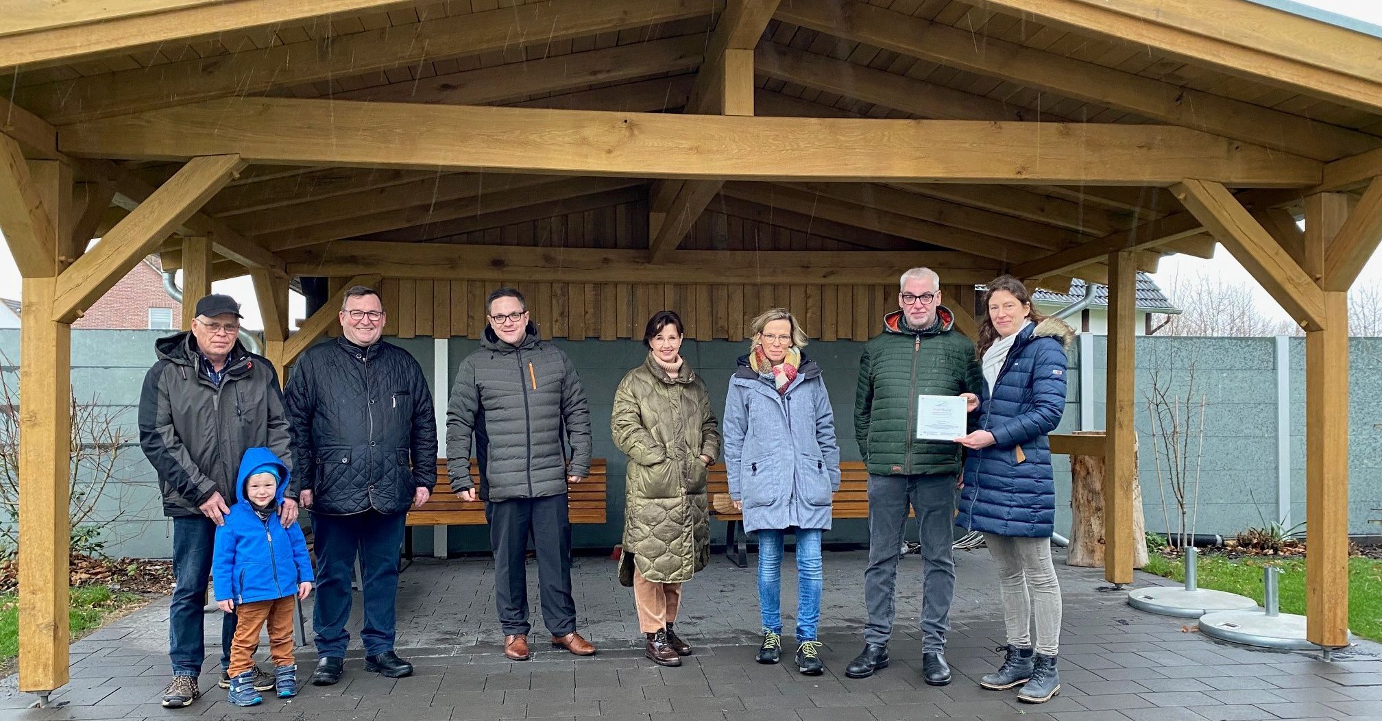 Neuer Holzunterstand am Bürgerhaus Eikeloh