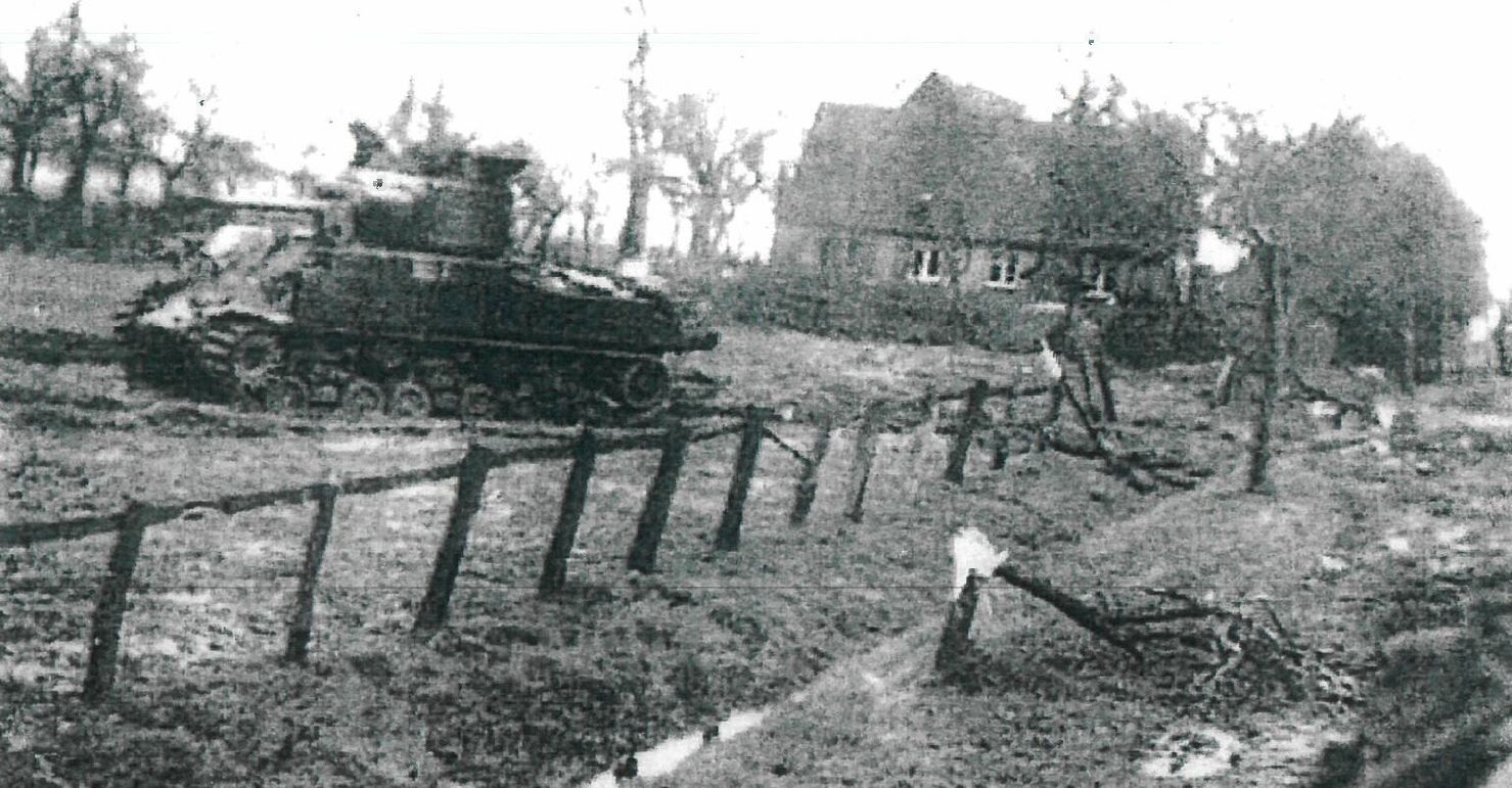 Zerstörter Sherman-Panzer der US-Armee in Norddorf kurz vor Kriegsende 1945 (Foto: privat)