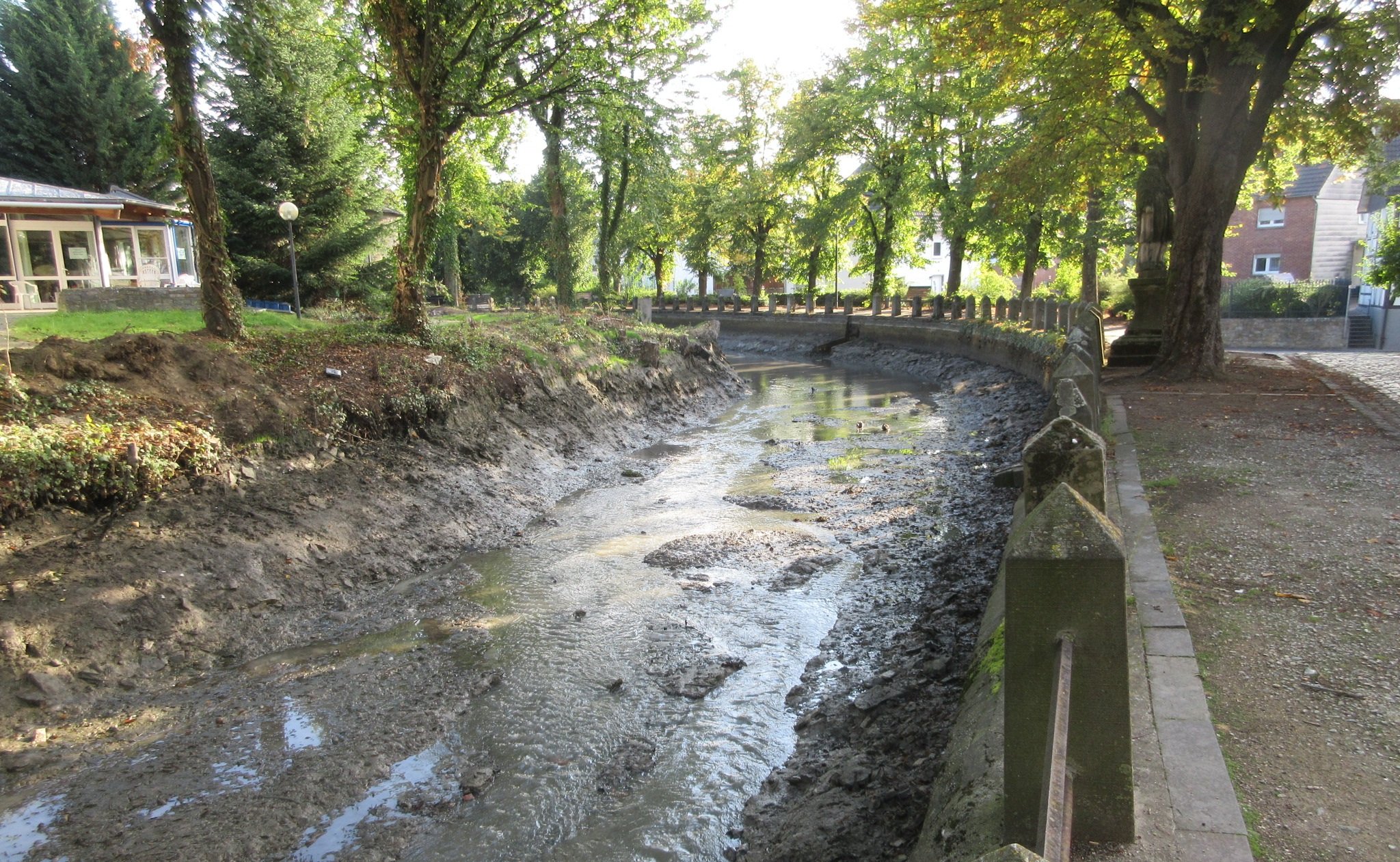 Geringer Wasserstand am Mühlenteich in Erwitte