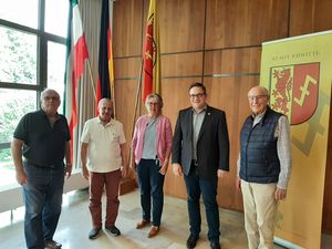 (v. l.) Wilfried Ebbert, Georges Janjal, Anna Spiegel, BM Hendrik Henneböhl, Franz Große Kleimann