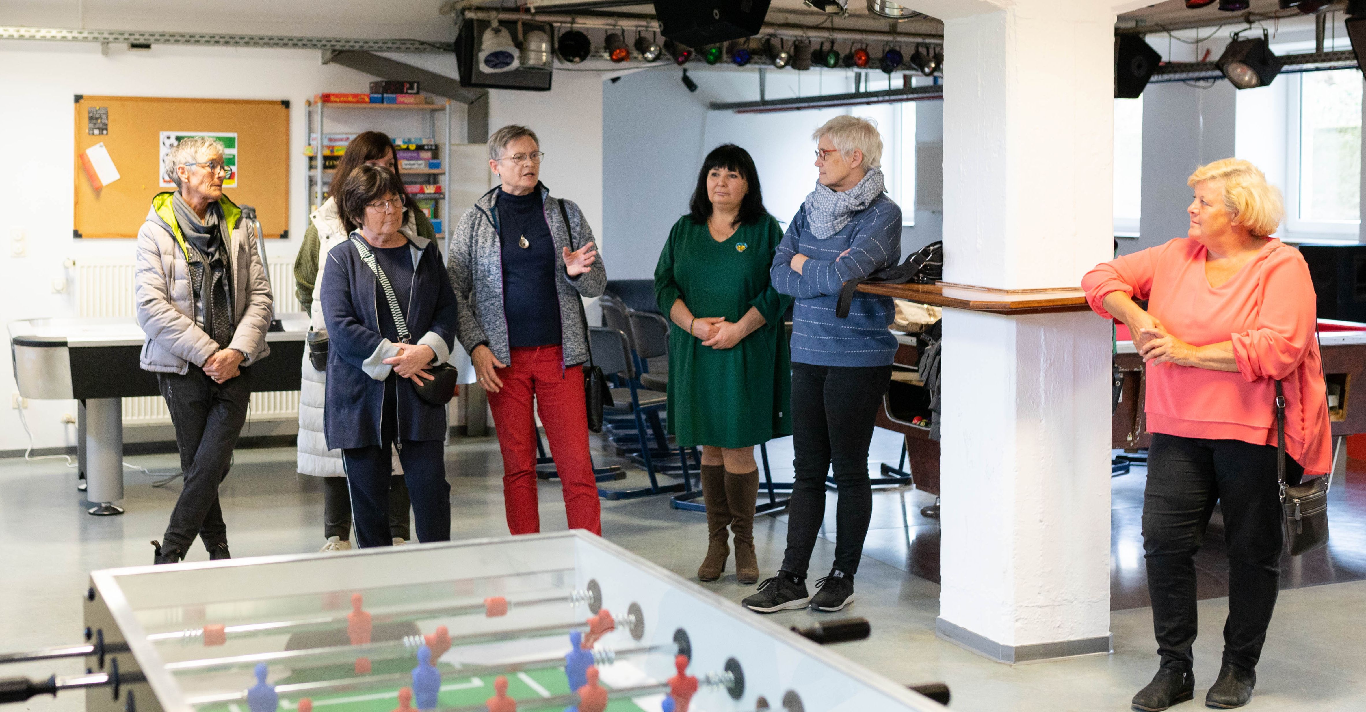 Besuch der ehrenamtlichen Flüchtlingshelferinnen und -helfer im Jugendzentrum erwitte (Foto: Landtag NRW/Ronja Sahm)