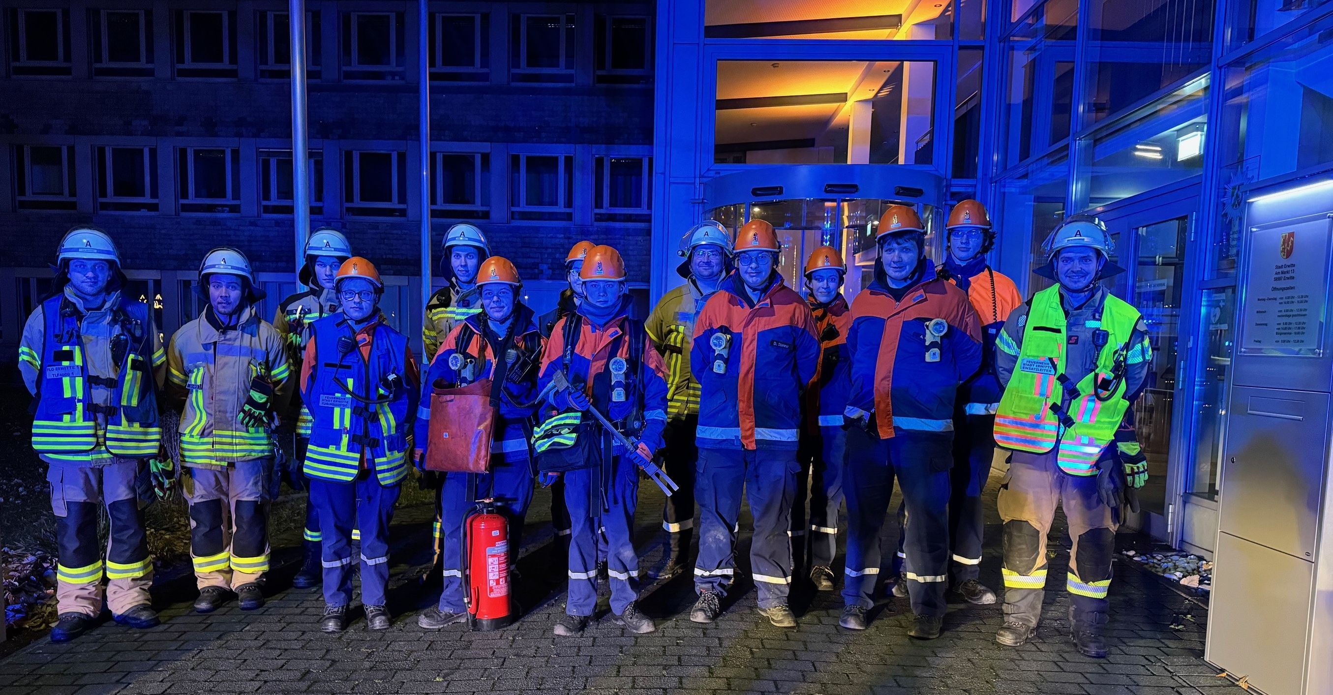 Übung der Jugendfeuerwehr Erwitte im Rathaus: Berufsfeuerwehrtag als Anlass für verschiedene Übungseinsätze