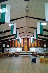 Fahnen in der Schützenhalle in Bad Westernkotten