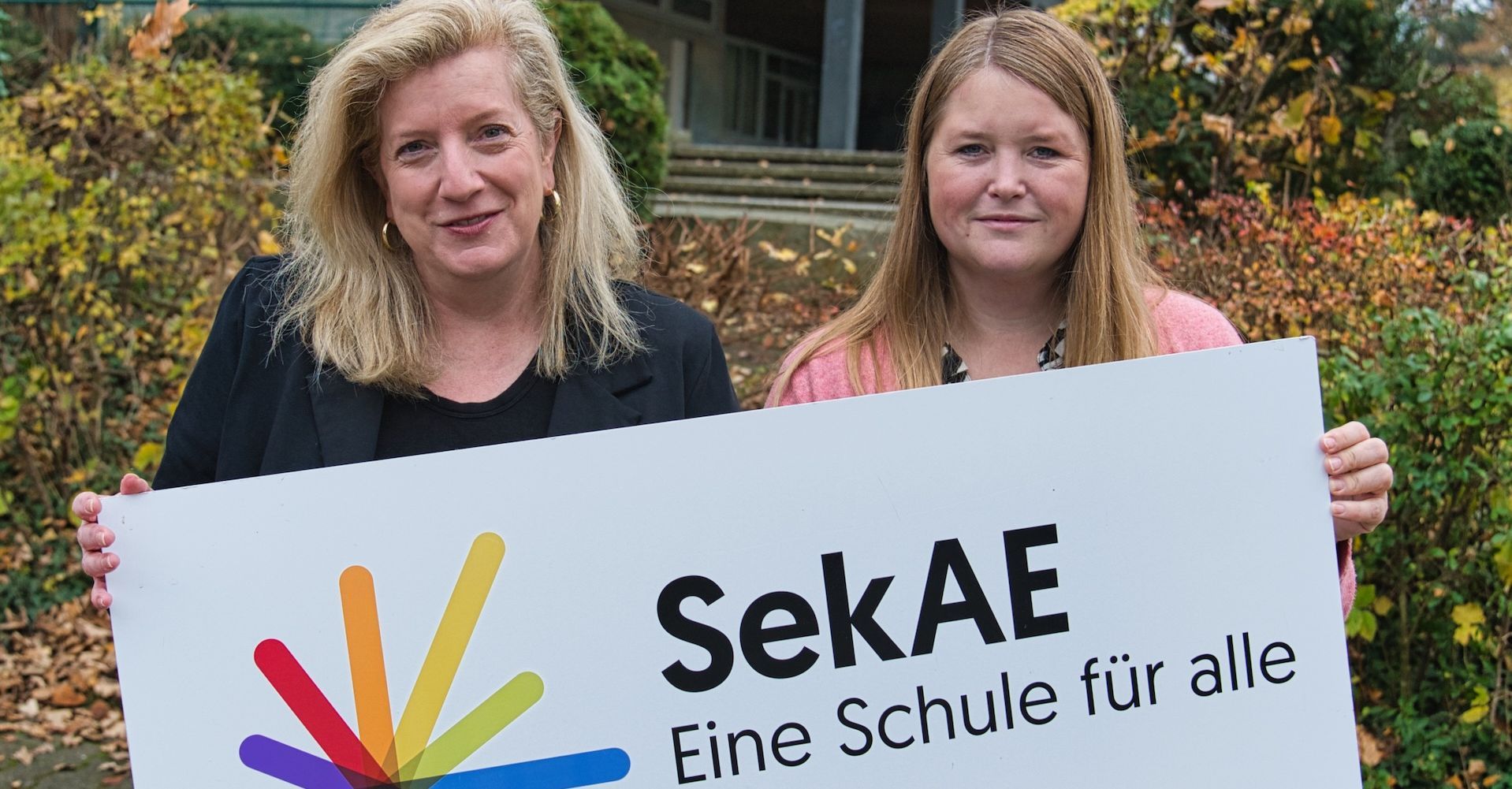Sonja Niggemeyer (l.) freut sich mit Alexandra Falkenau auf den Zukunftstag