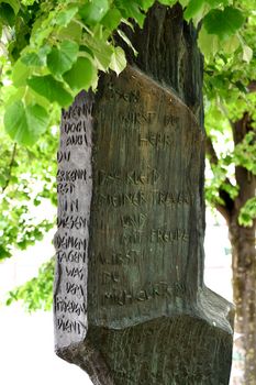 Inschriften auf dem Mahnmal (Foto: Dirk Vaartjes)