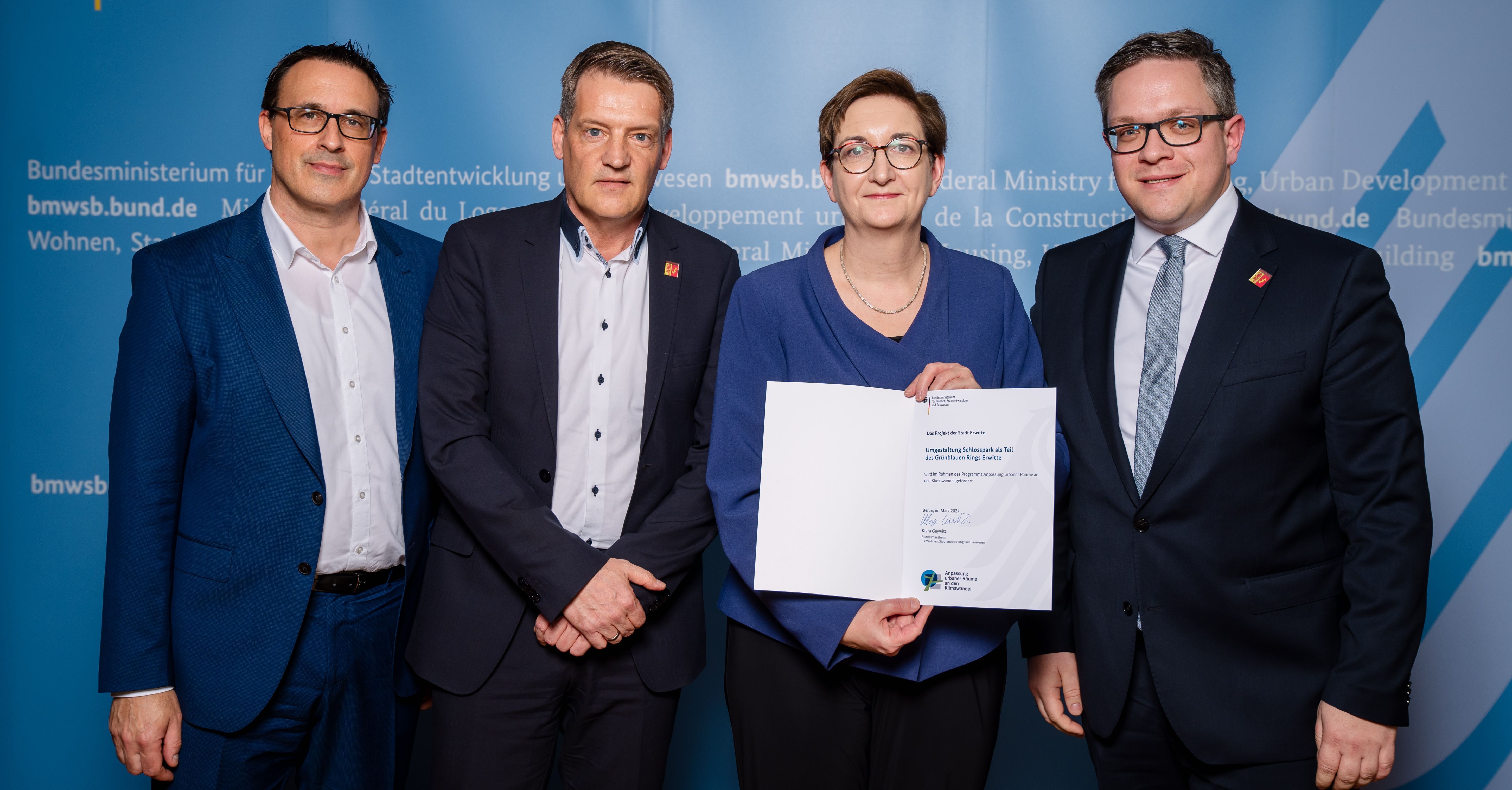 Staatssekretär Sören Bartol, Fachbereichsleiter Ralf Linnebur, Bundesbauministerin Klara Geywitz, Bürgermeister Hendrik Henneböhl (Foto: Henning Schacht)