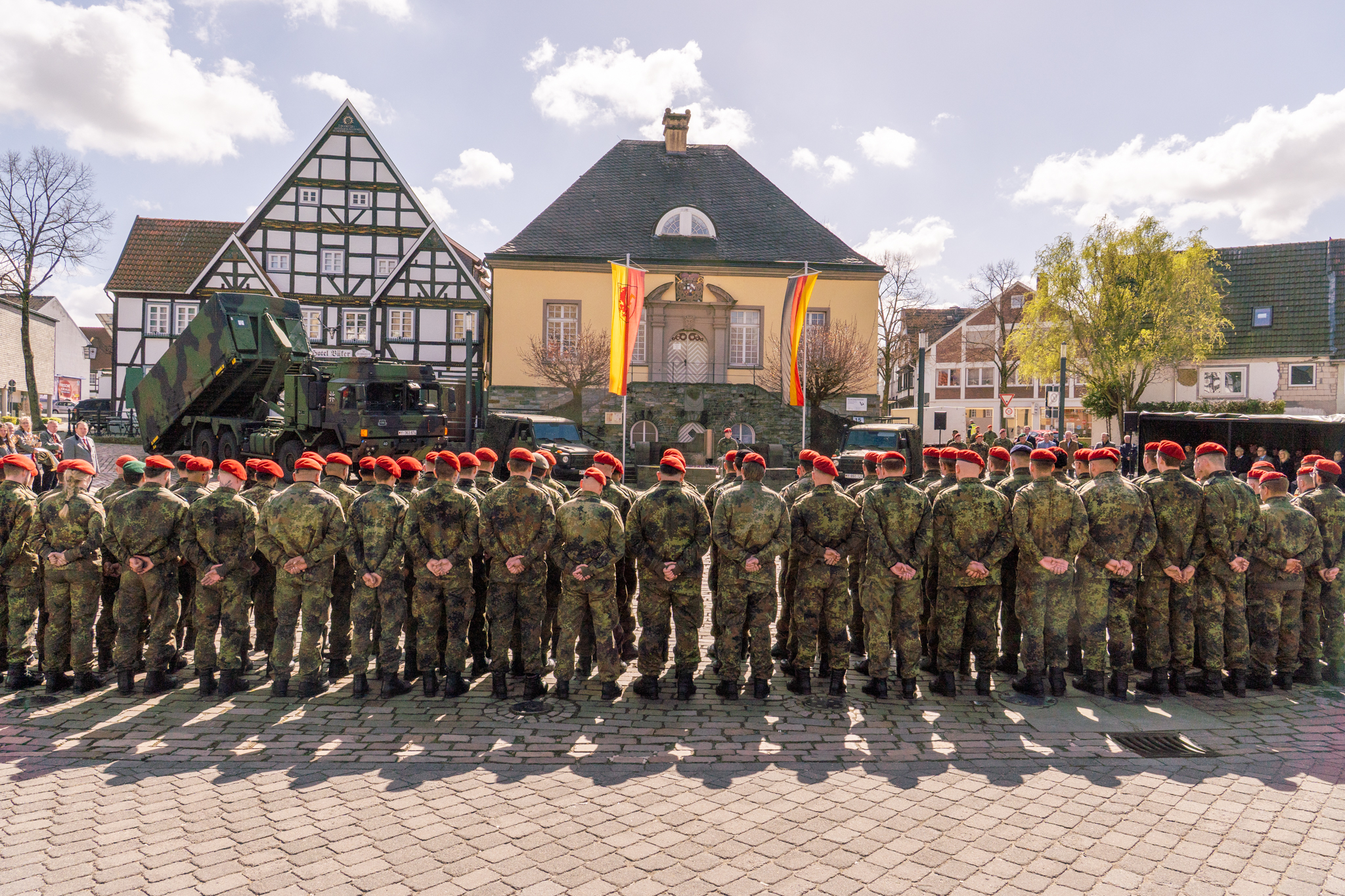 Aufstellung der Bundeswehr auf dem Erwitter Marktplatz